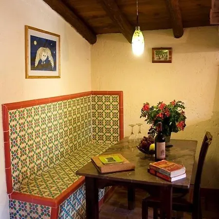 Schoenes Steinhaus El Buho Holiday home *